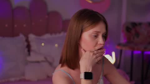 Snapshot of merylew chatting on 07-19-26, 05:22 Anna online show from 07-19-26, 05:22