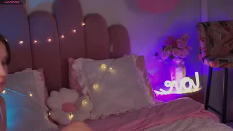 Snapshot of merylew chatting on 07-26-26, 05:15 Anna online show from 07-26-26, 05:15