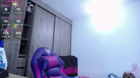 Snapshot of merylintiwg01 chatting on 02-24-25, 04:27 M online show from 02-24-25, 04:27