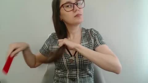 Snapshot of mesmerizing_hypn0_goddess chatting on 10-15-25, 09:42 Jessica online show from 10-15-25, 09:42