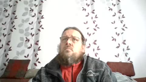 Snapshot of metallbuddy chatting on 01-04-25, 11:43 ask me online show from 01-04-25, 11:43