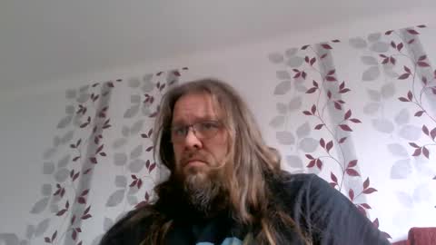 Snapshot of metallbuddy chatting on 01-09-25, 10:31 ask me online show from 01-09-25, 10:31