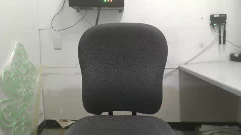 Snapshot of metter26 chatting on 08-01-26, 05:45 atx guy online show from 08-01-26, 05:45