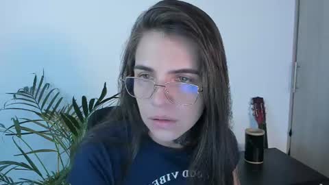 Snapshot of meurief chatting on 06-17-26, 01:52 Meurif online show from 06-17-26, 01:52
