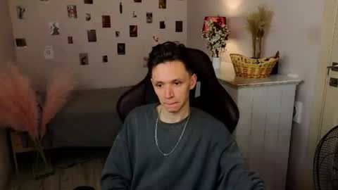MEVERIK OUSHEN online show from 06-18-26, 08:35