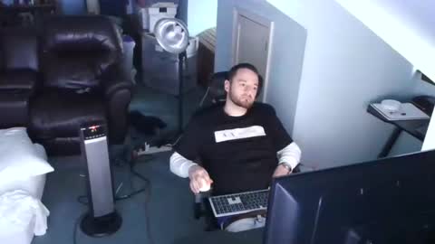 Snapshot of mfdoom6stax chatting on 01-15-26, 12:43 LockedOutNaked online show from 01-15-26, 12:43