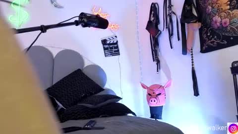 Snapshot of mhiacorleone chatting on 09-20-25, 09:21 Mistress Corleone online show from 09-20-25, 09:21