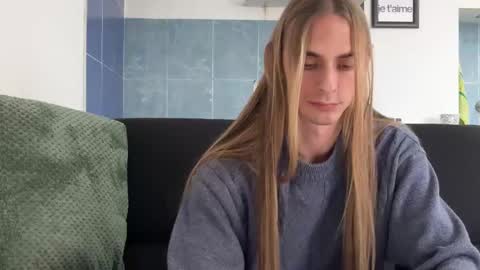 Snapshot of mi_chyort chatting on 12-02-25, 02:12 Misha online show from 12-02-25, 02:12