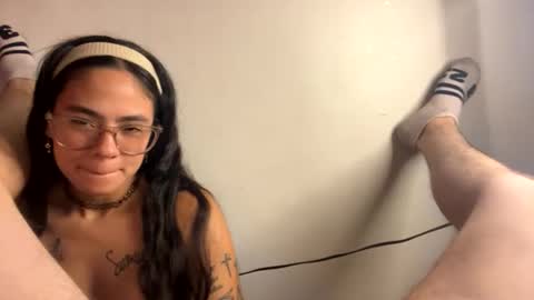 Snapshot of mia0426 chatting on 07-12-26, 12:01 mia0426 online show from 07-12-26, 12:01