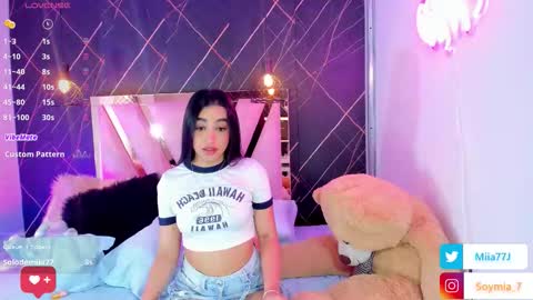 Snapshot of mia77_ chatting on 11-19-25, 02:22 Mia online show from 11-19-25, 02:22