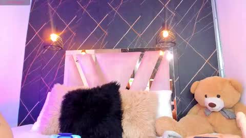 Mia online show from 02-18-26, 03:13