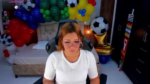 Snapshot of mia_18v chatting on 06-24-26, 08:19 Violett online show from 06-24-26, 08:19