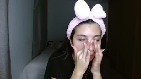 Snapshot of mia__lopez_ chatting on 11-13-25, 04:33 Mia online show from 11-13-25, 04:33