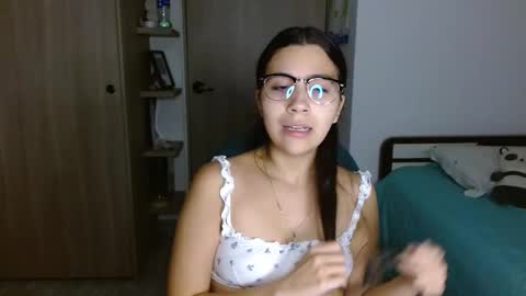 Mia online show from 02-11-26, 01:54