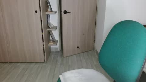 Mia online show from 04-09-26, 04:12