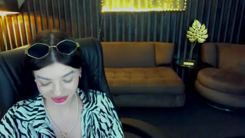 Snapshot of mia__mia_18 chatting on 05-19-26, 01:39 Alina online show from 05-19-26, 01:39
