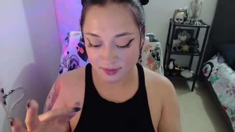 mia online show from 02-08-25, 01:11