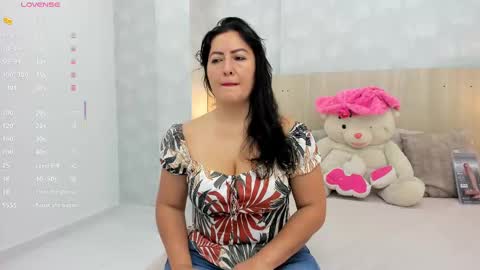 Snapshot of mia_aristizabal chatting on 09-21-25, 11:23 Mia Aristizabal online show from 09-21-25, 11:23