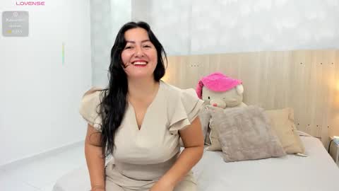 Snapshot of mia_aristizabal chatting on 11-27-25, 01:46 Mia Aristizabal online show from 11-27-25, 01:46