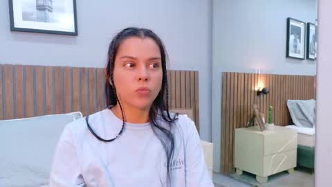 Mia Bellefort online show from 02-11-26, 07:52