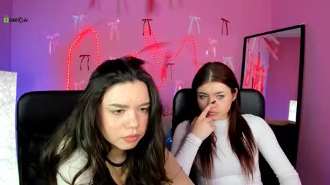 Mia online show from 03-19-26, 01:15