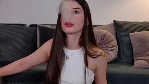 Freya Allen online show from 05-11-26, 09:45