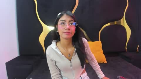 Snapshot of mia_clark18 chatting on 10-24-25, 04:25 mia_clark18 online show from 10-24-25, 04:25