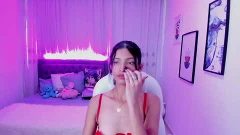 Mia online show from 11-22-25, 07:24