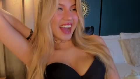 M I A  online show from 06-30-26, 07:15