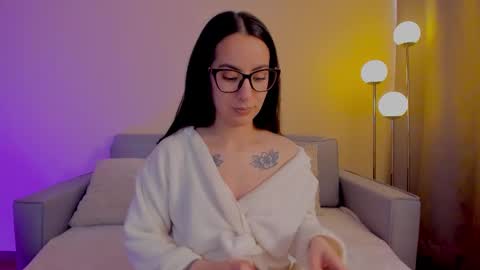 Snapshot of mia_daniellshot chatting on 02-12-26, 06:58 Sarah Luna online show from 02-12-26, 06:58