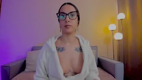 Snapshot of mia_daniellshot chatting on 02-17-26, 06:47 Sarah Luna online show from 02-17-26, 06:47