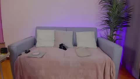 Snapshot of mia_daniellshot chatting on 06-25-26, 03:27 Sarah Luna online show from 06-25-26, 03:27