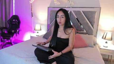 Snapshot of mia_davis__ chatting on 05-28-26, 12:02 mia_davis__ online show from 05-28-26, 12:02