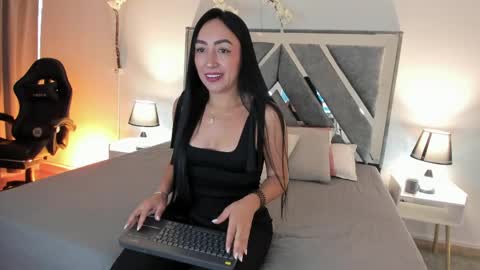 Snapshot of mia_davis__ chatting on 05-29-26, 12:03 mia_davis__ online show from 05-29-26, 12:03