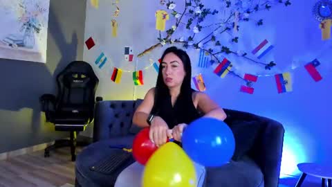 Snapshot of mia_davis__ chatting on 06-13-26, 11:52 mia_davis__ online show from 06-13-26, 11:52