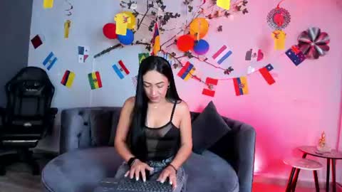 Snapshot of mia_davis__ chatting on 06-18-26, 11:36 mia_davis__ online show from 06-18-26, 11:36