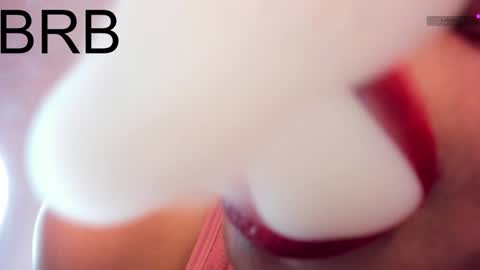 Mia online show from 01-10-25, 08:26