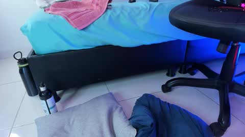 Mia online show from 02-25-25, 02:25