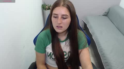 Mia online show from 10-15-25, 01:33