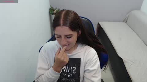 Mia online show from 11-10-25, 01:43