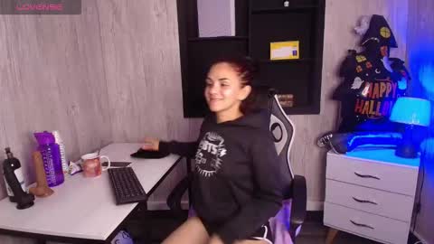 Snapshot of mia_esposito2 chatting on 11-05-25, 03:39 mia_esposito2 online show from 11-05-25, 03:39