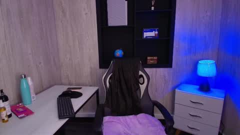 Snapshot of mia_esposito2 chatting on 11-28-25, 03:53 mia_esposito2 online show from 11-28-25, 03:53