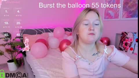 Snapshot of mia_ferd chatting on 10-04-25, 07:28 Mia online show from 10-04-25, 07:28