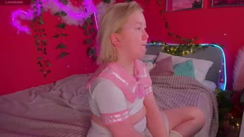 Mia online show from 03-09-26, 02:59