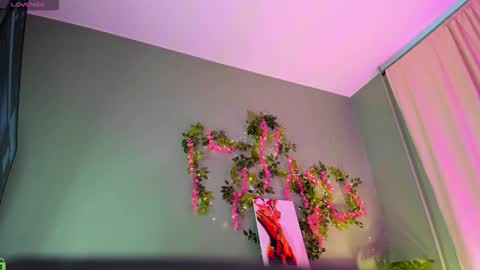 Mia online show from 03-17-26, 03:00