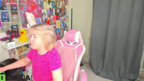 Snapshot of mia_ferd chatting on 05-04-26, 02:51 Mia online show from 05-04-26, 02:51