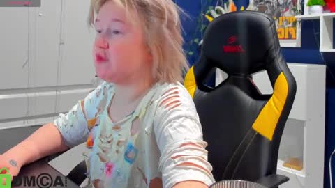 Snapshot of mia_ferd chatting on 05-10-26, 03:01 Mia online show from 05-10-26, 03:01