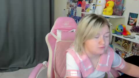 Mia online show from 07-03-26, 03:02