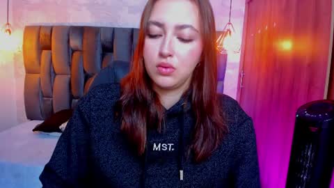 Snapshot of mia_ferrer18 chatting on 07-12-26, 03:47 mia_ferrer18 online show from 07-12-26, 03:47