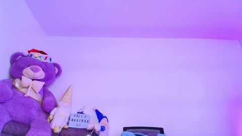 Mia flames online show from 12-18-25, 06:58